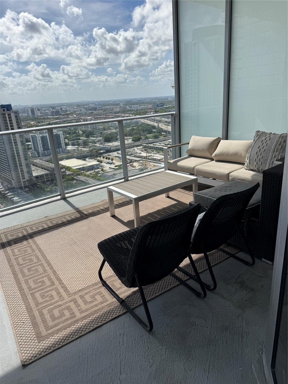Paramount miami worldcent - Residential