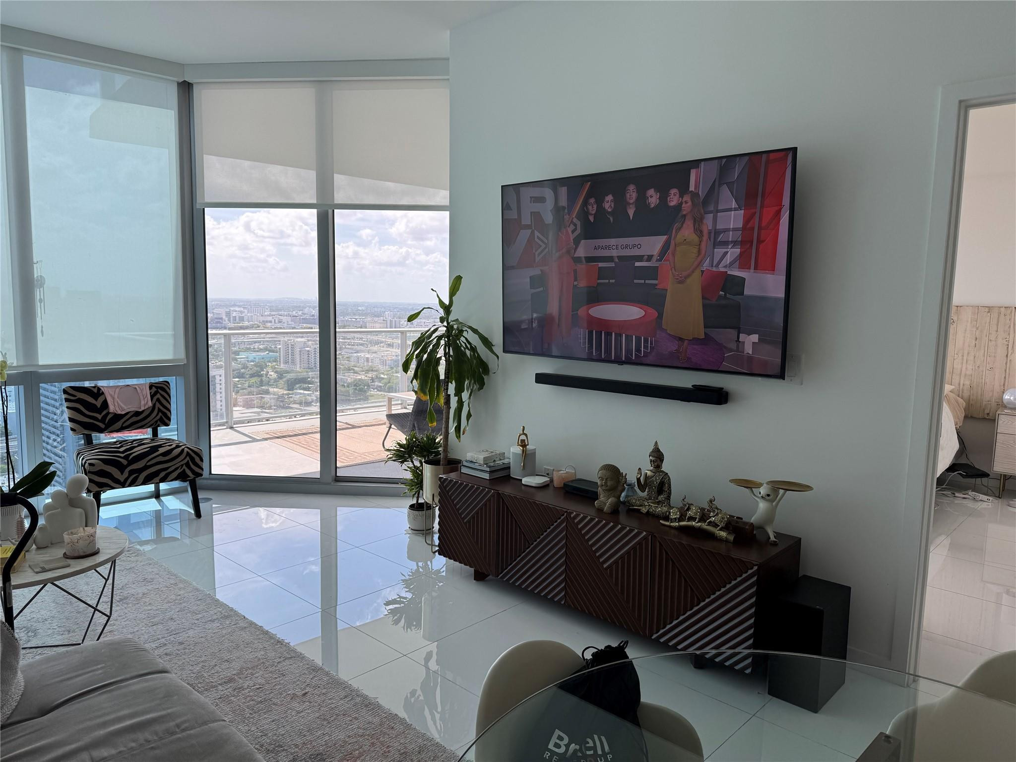 Paramount miami worldcent - Residential