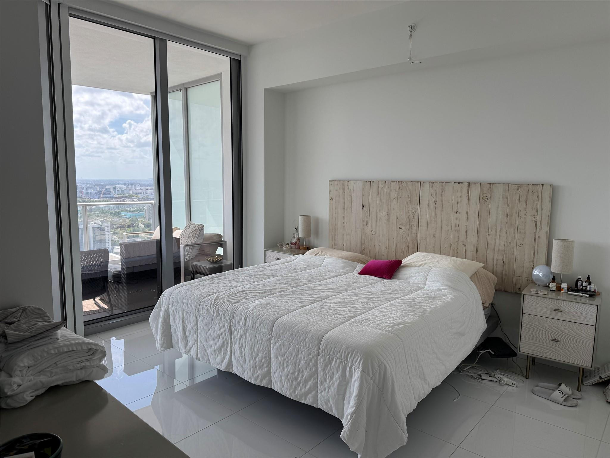 Paramount miami worldcent - Residential