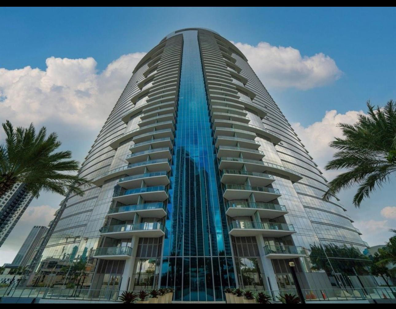 Paramount miami worldcent - Residential