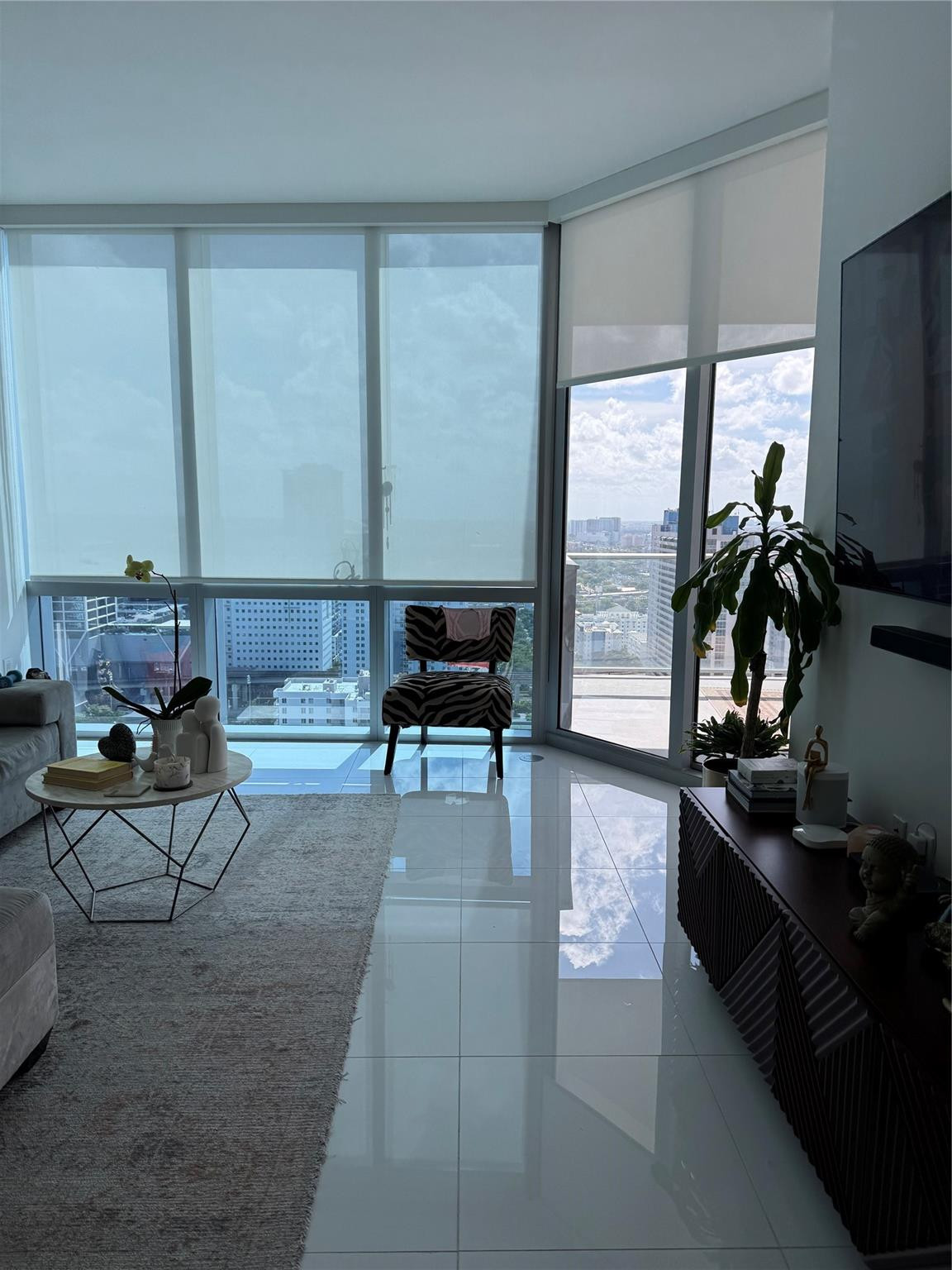 851 NE 1st Avenue 2606