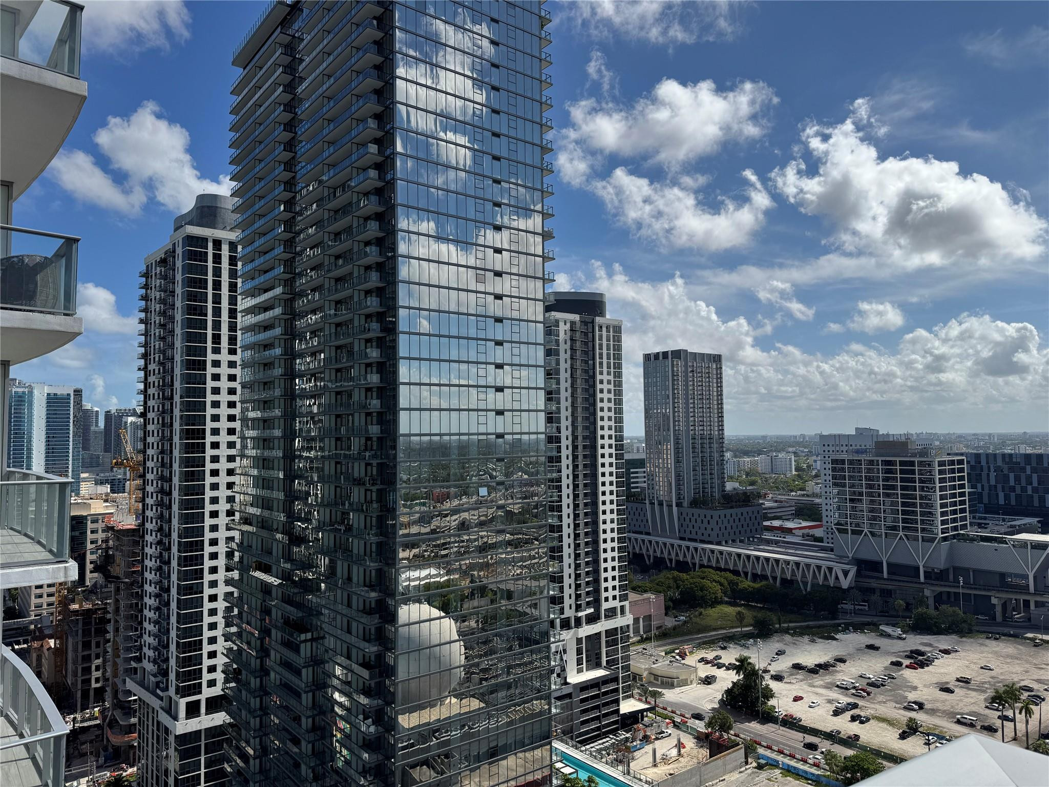 Paramount miami worldcent - Residential