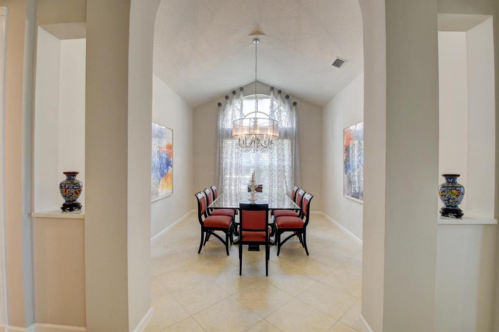 VALENCIA PALMS 2 - Residential