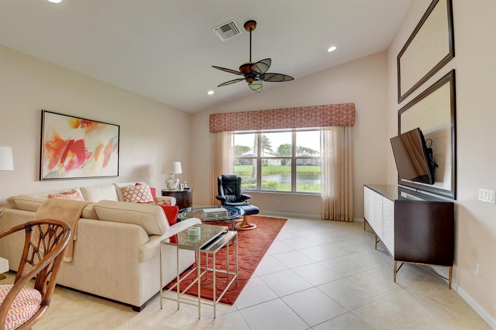 VALENCIA PALMS 2 - Residential