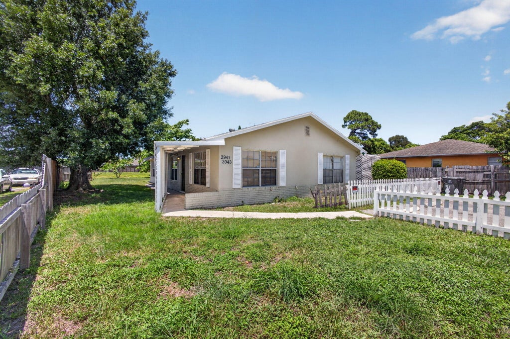 Photo of 3941 ROAN Court W, Palm Beach Gardens, FL 33403 (MLS # B26091551)