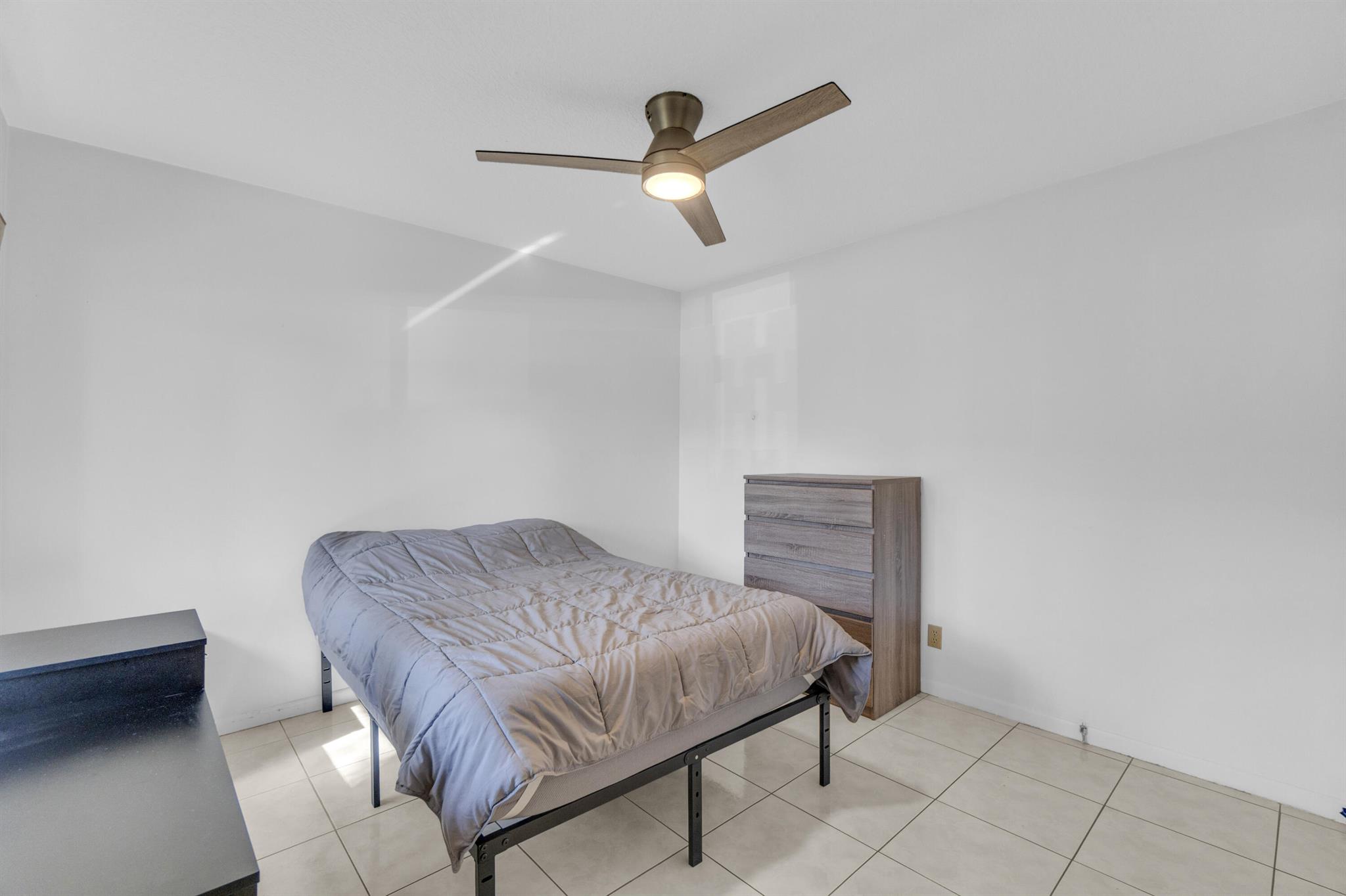 HUNTINGTON LAKES SEC FOUR - Residential