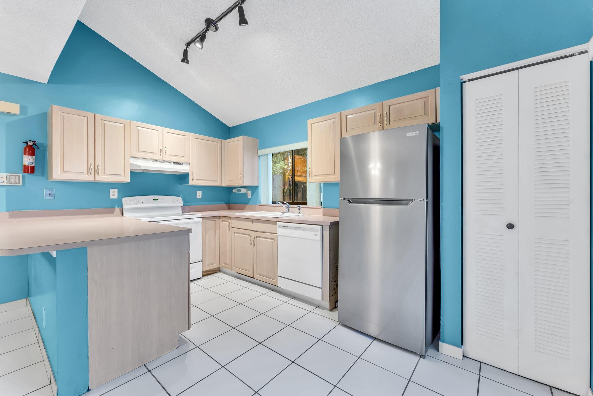 LAGO WEST CLUSTER HOMES - Residential