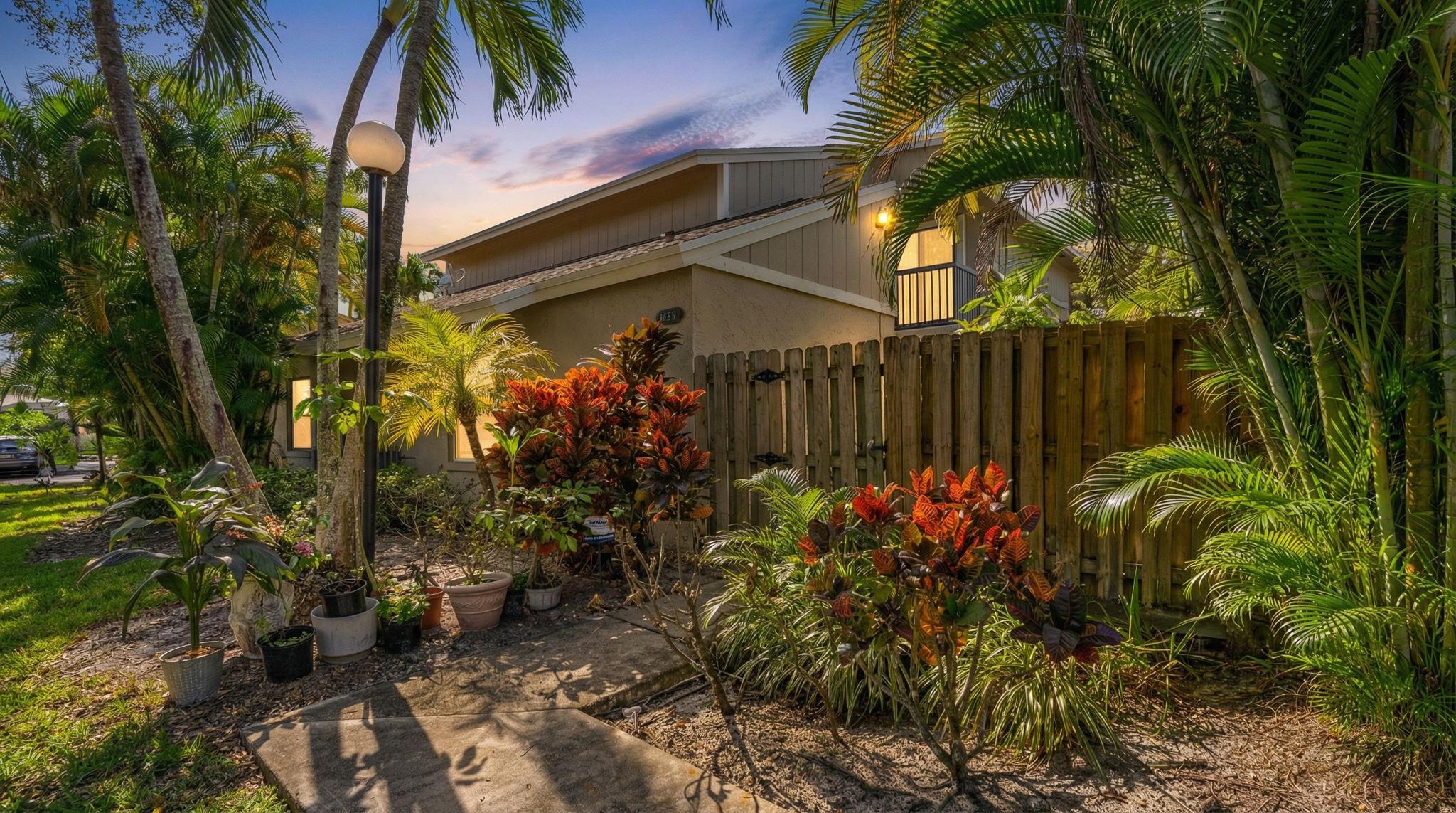 LAGO WEST CLUSTER HOMES - Residential