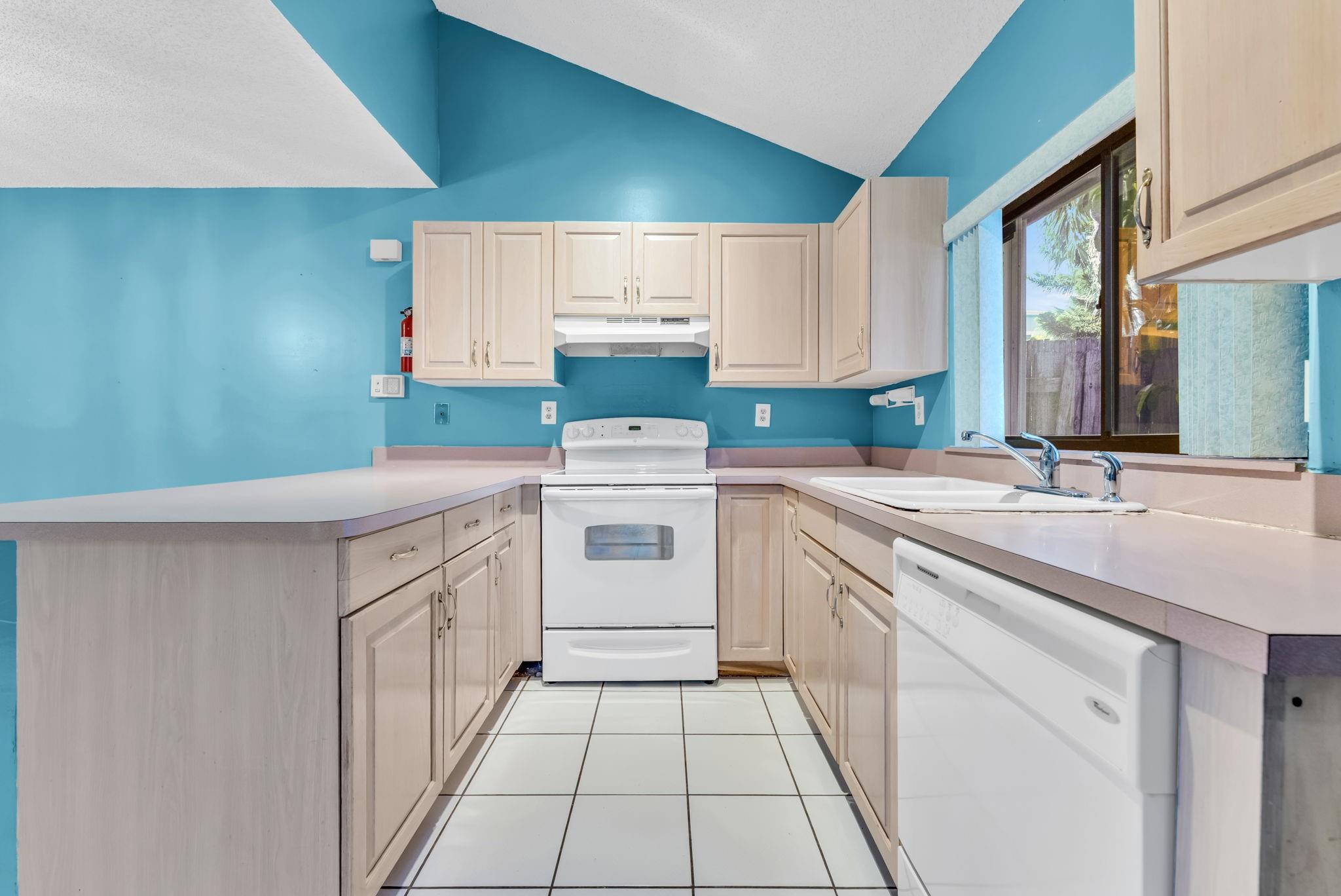 LAGO WEST CLUSTER HOMES - Residential