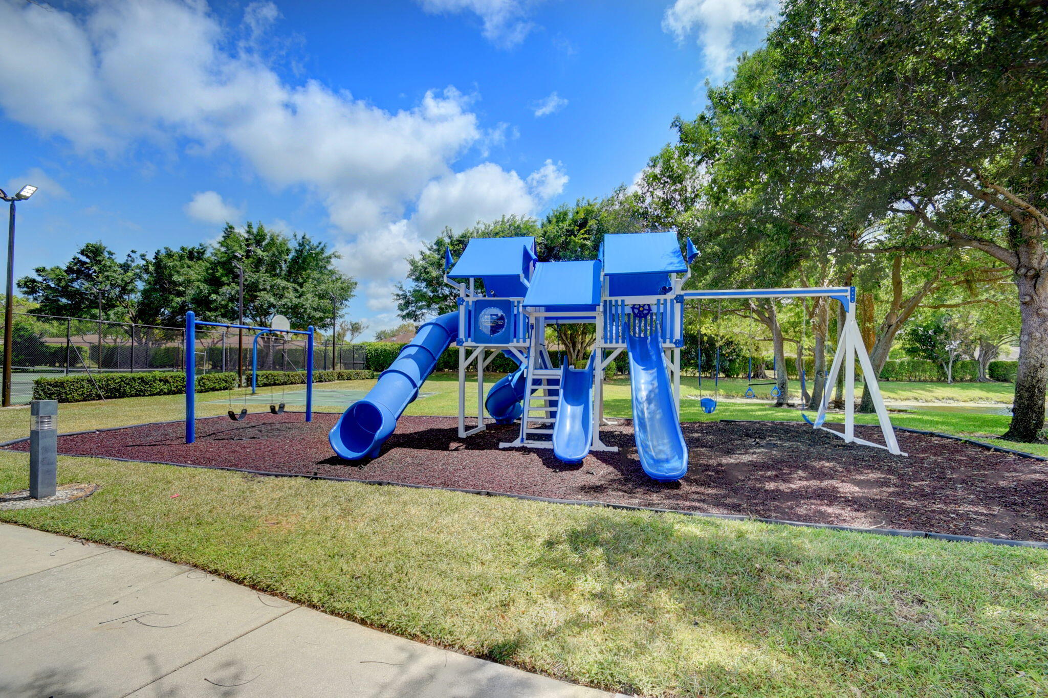BOCA AZUL PH 1 - Residential Lease