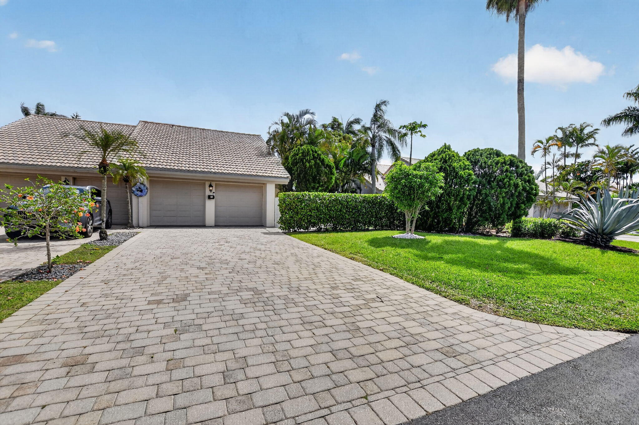BOCA AZUL PH 1 - Residential Lease