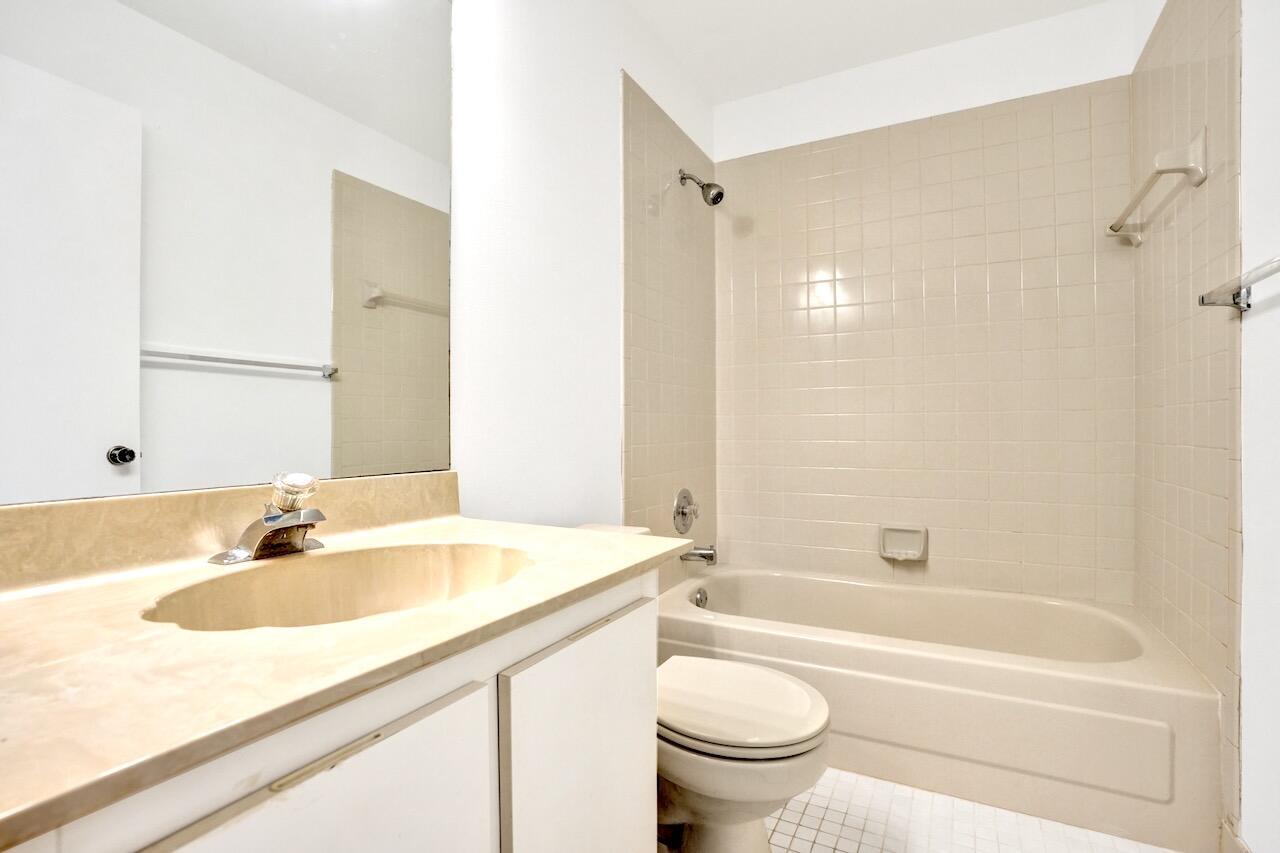 BOYNTON LAKES 5 - Residential