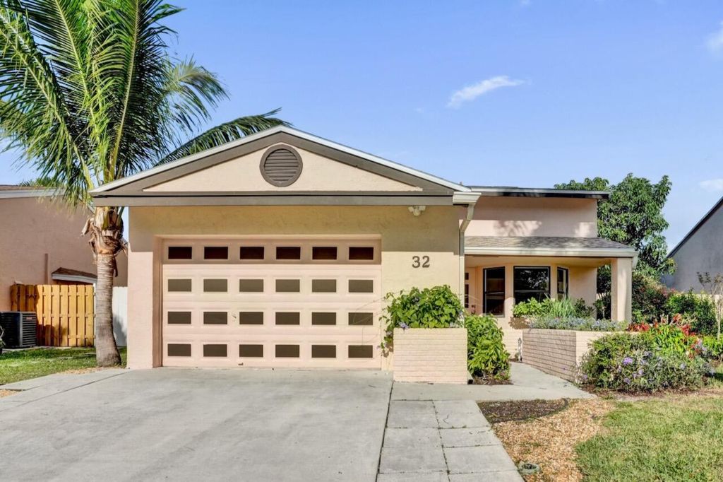 Photo of 32 Buxton Lane, Boynton Beach, FL 33426 (MLS # R11149847)