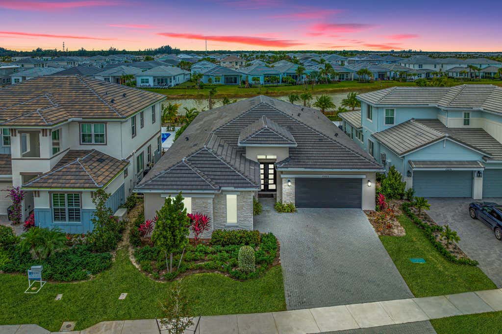 Photo of 12272 Waterstone Circle, Palm Beach Gardens, FL 33412 (MLS # B26054049)