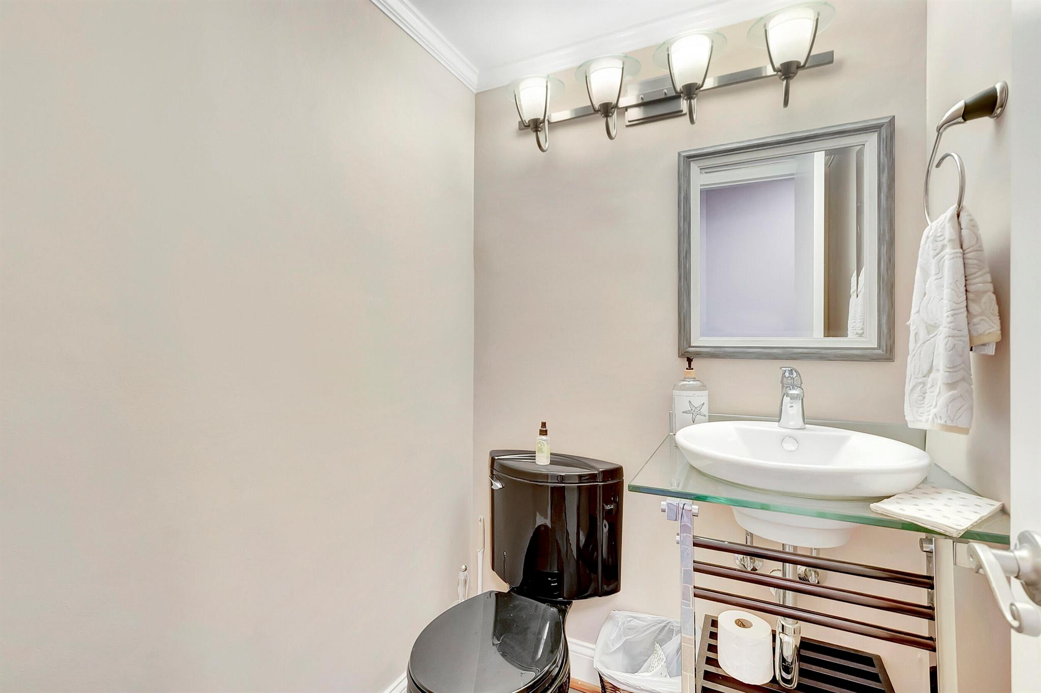 CAPTAINS WALK CONDO - Residential