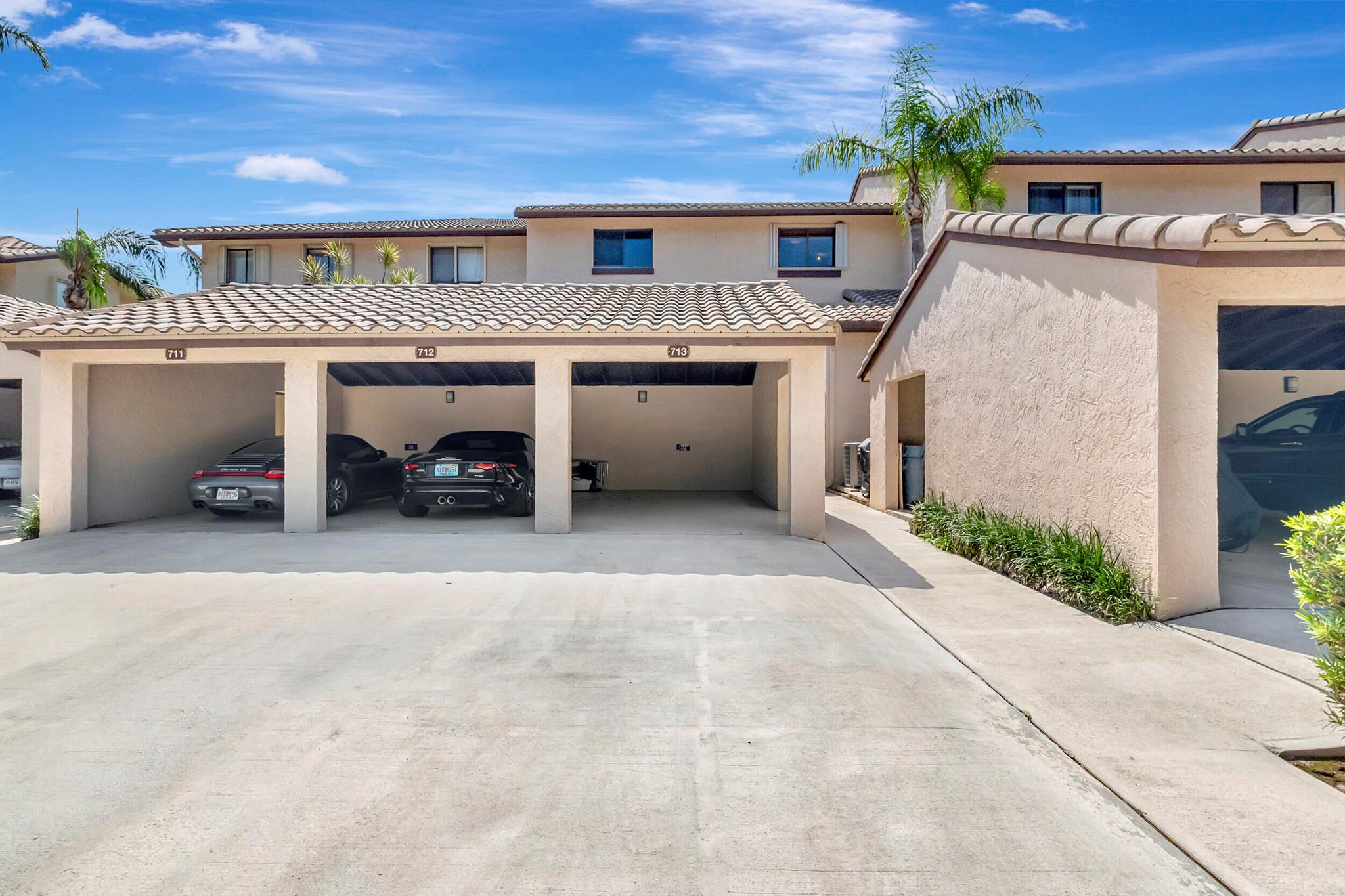 CAPTAINS WALK CONDO - Residential