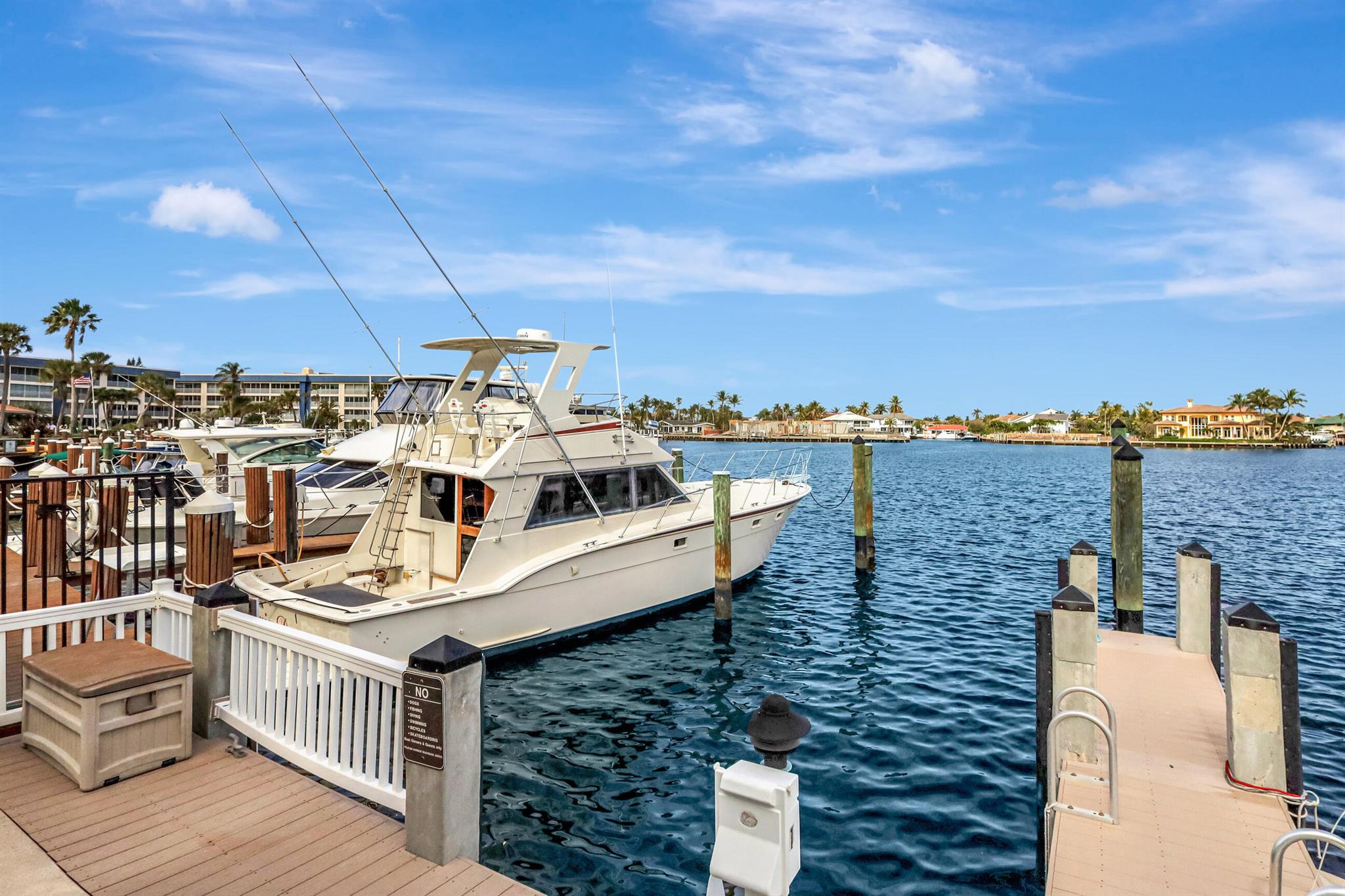 CAPTAINS WALK CONDO - Residential