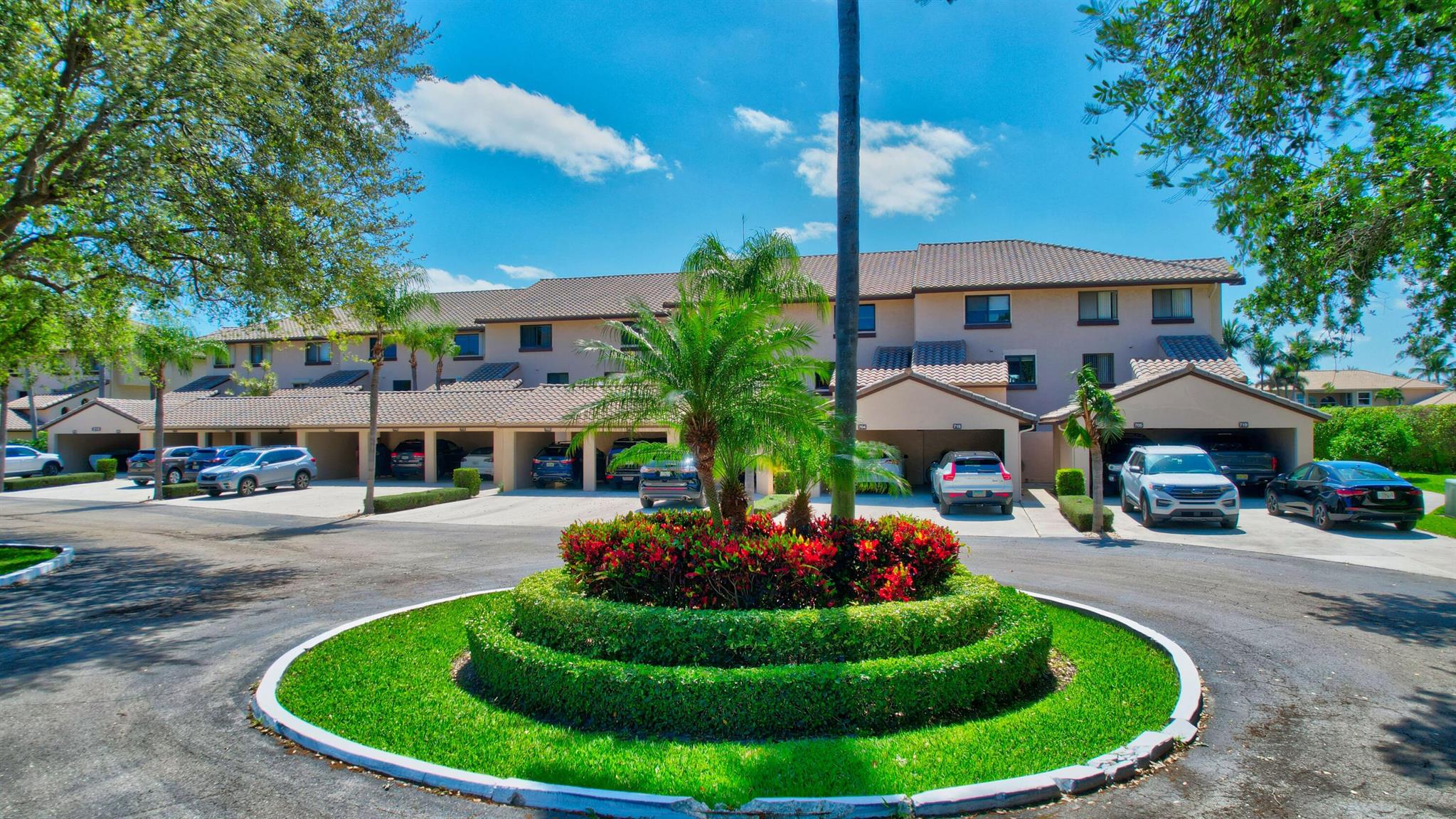 CAPTAINS WALK CONDO - Residential