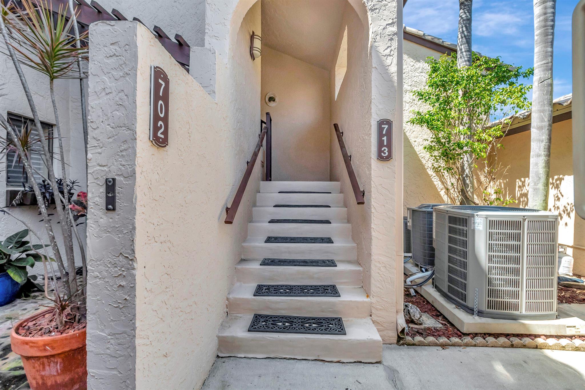 CAPTAINS WALK CONDO - Residential