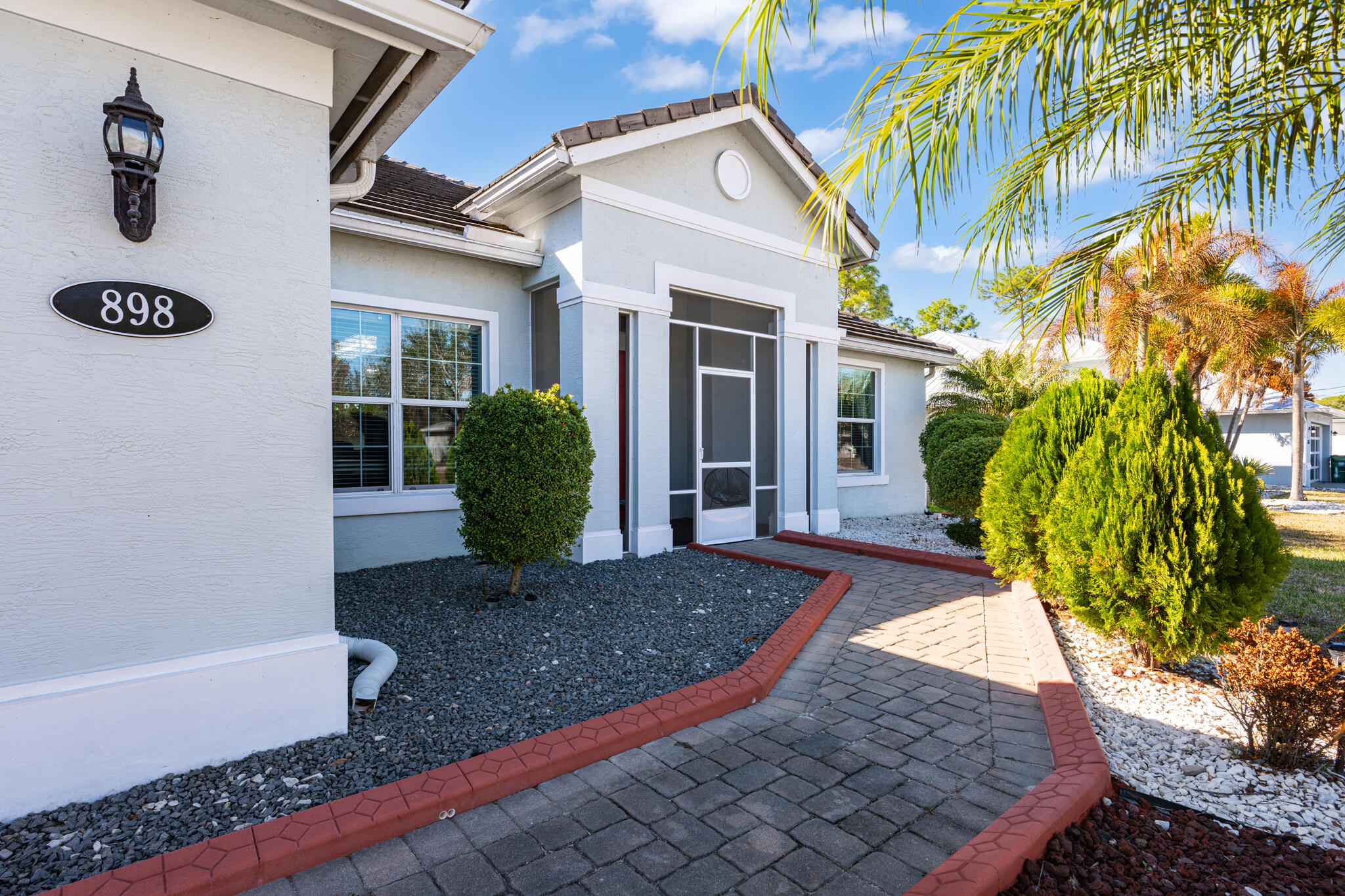 898 SW Curtis Street