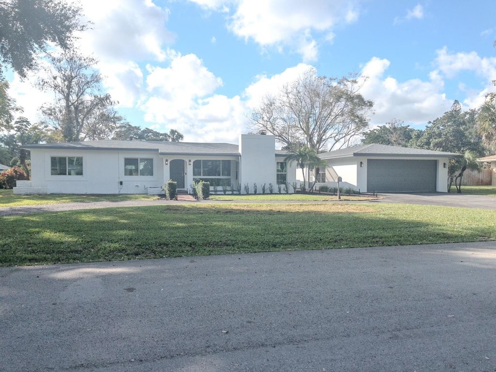 Photo of 4064 SW 3rd St, Plantation, FL 33317 (MLS # F10485567)
