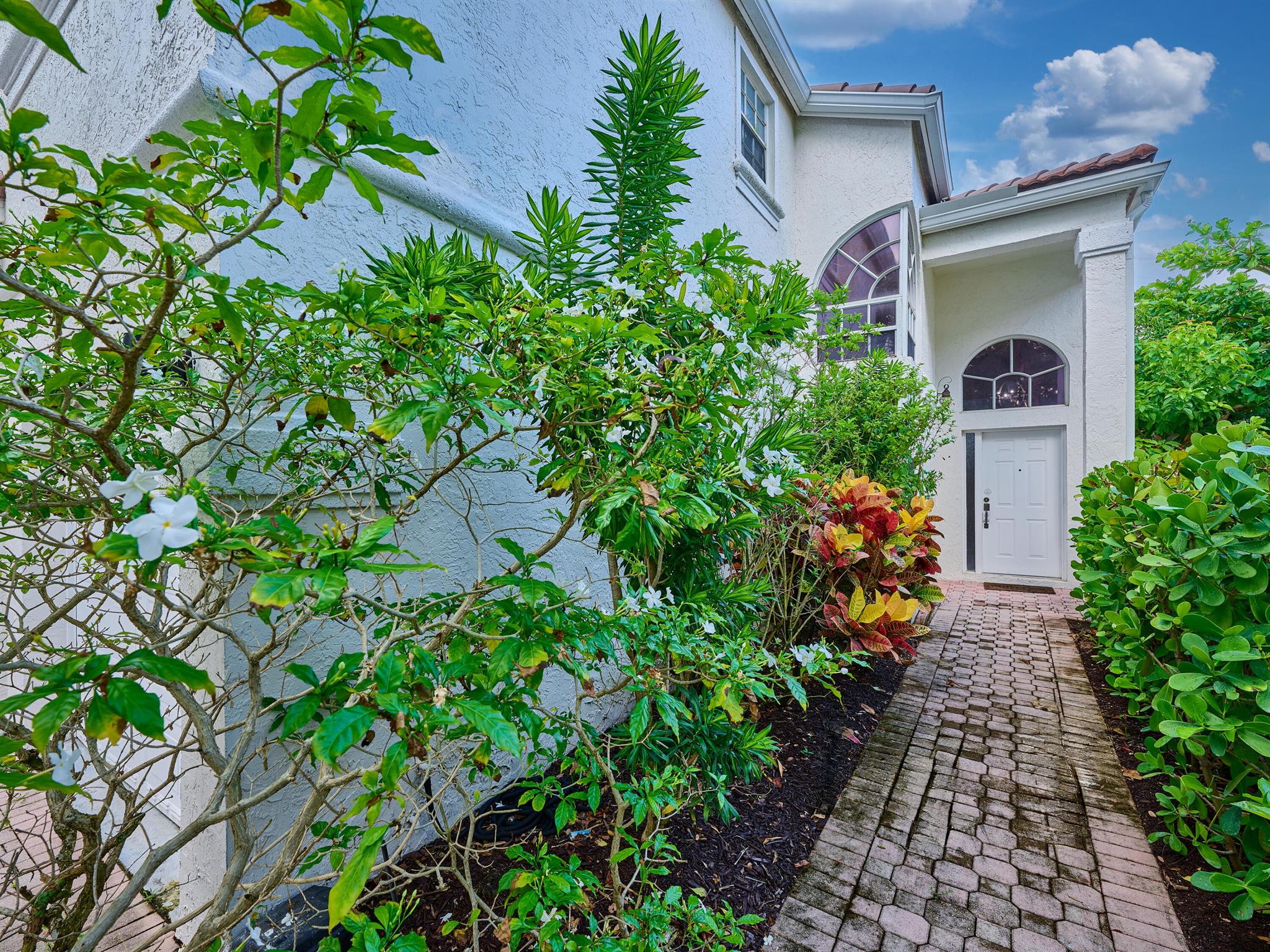2067 Cezanne Road