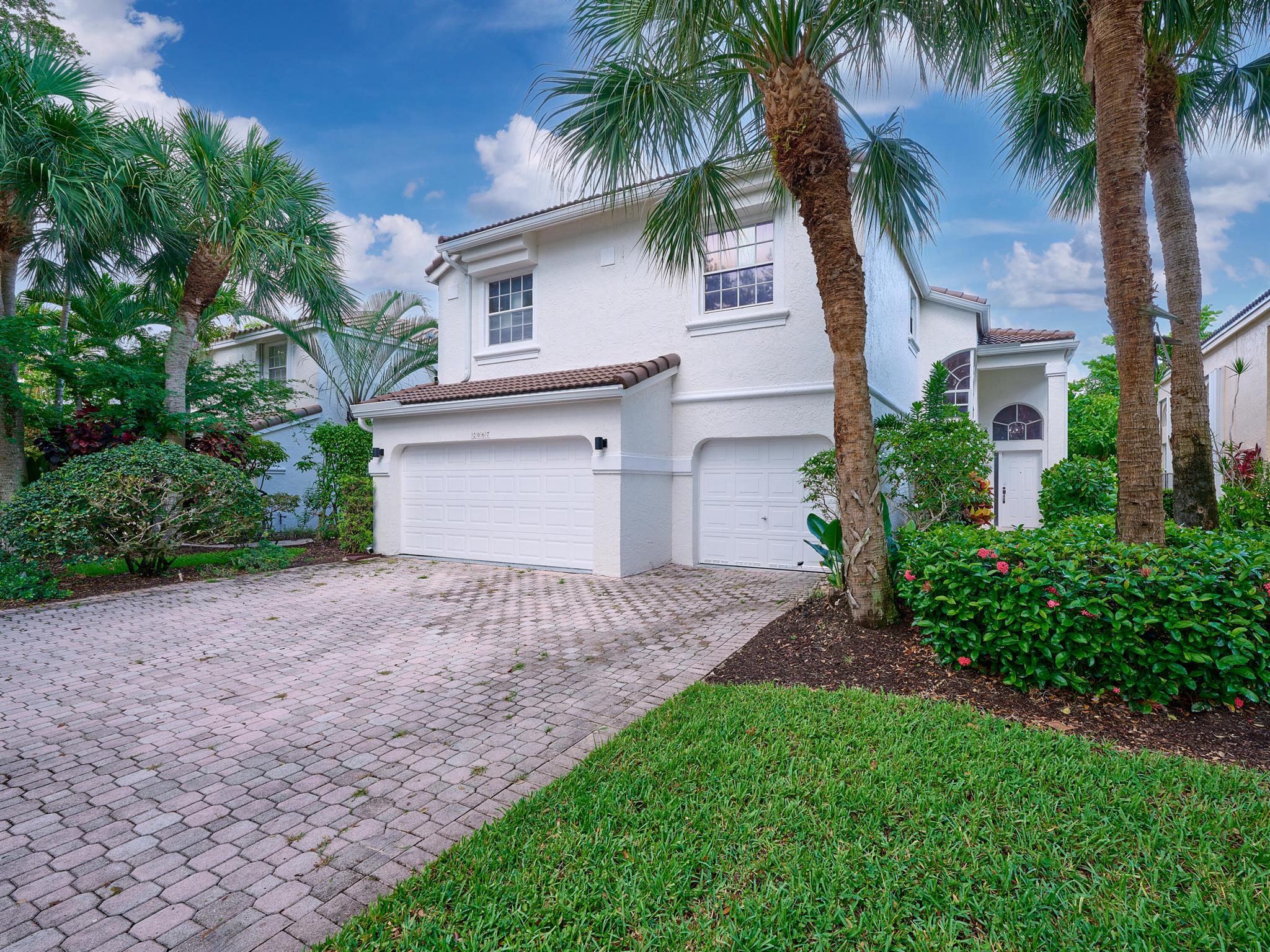 This 4-bedrooms, 2.5-baths Colonial, fully furnished home is located in a prime gated neighborhood near the Classic Bear Lakes Country Club. Open floor plan, sliders off family room & dining room into adorable yard. Enjoy all the outdoor activities that West Palm Beach and Palm Beach have to offer. Minutes from Palm Beach Airport, shopping, restaurants & the beach.
