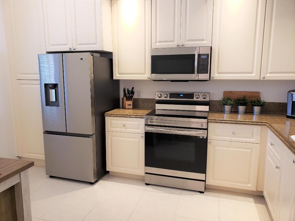 Photo of 10 Harbour Isle Drive E #204, Fort Pierce, FL 34949 (MLS # R11084492)