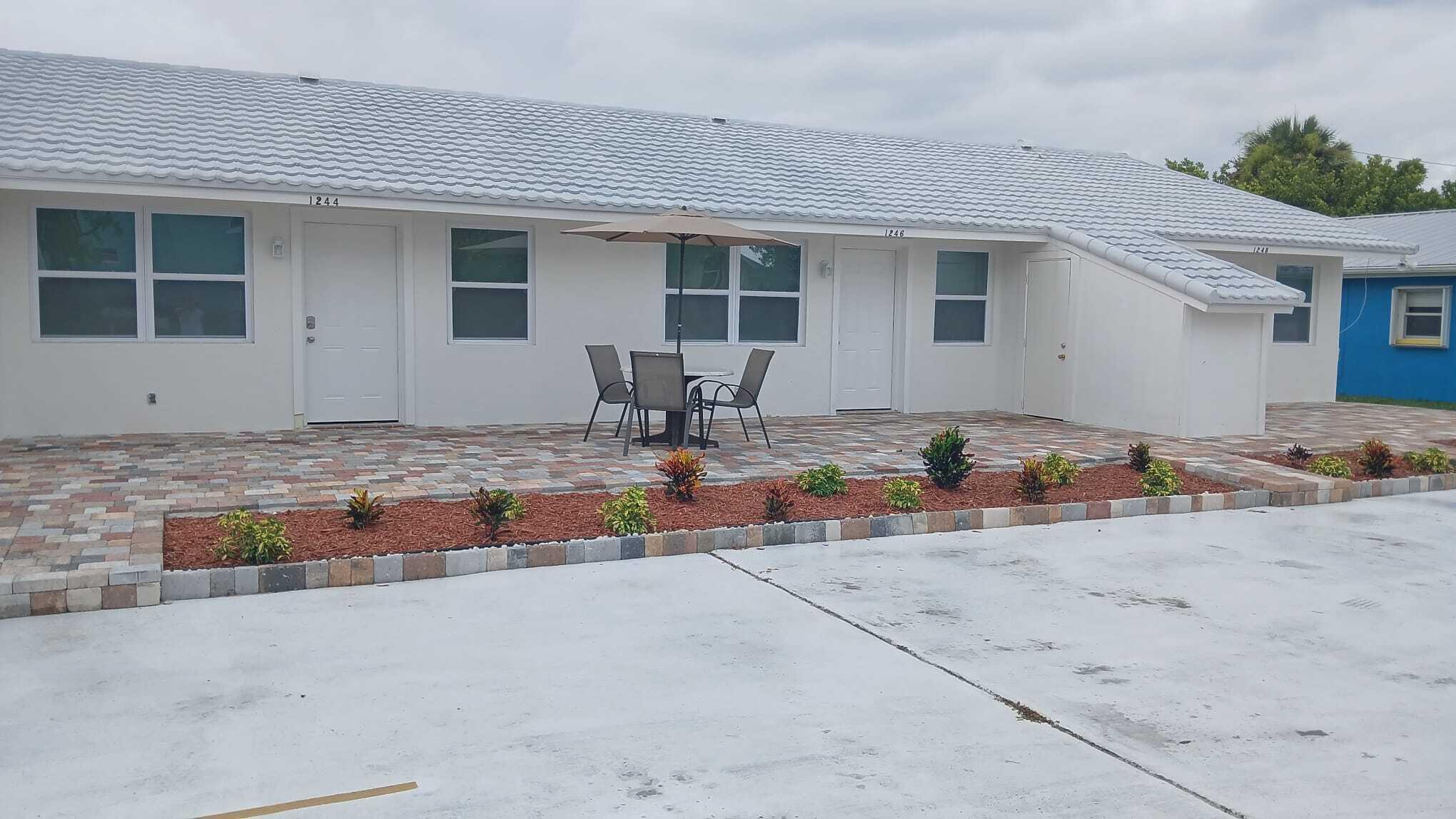 1240 CARLTON Court