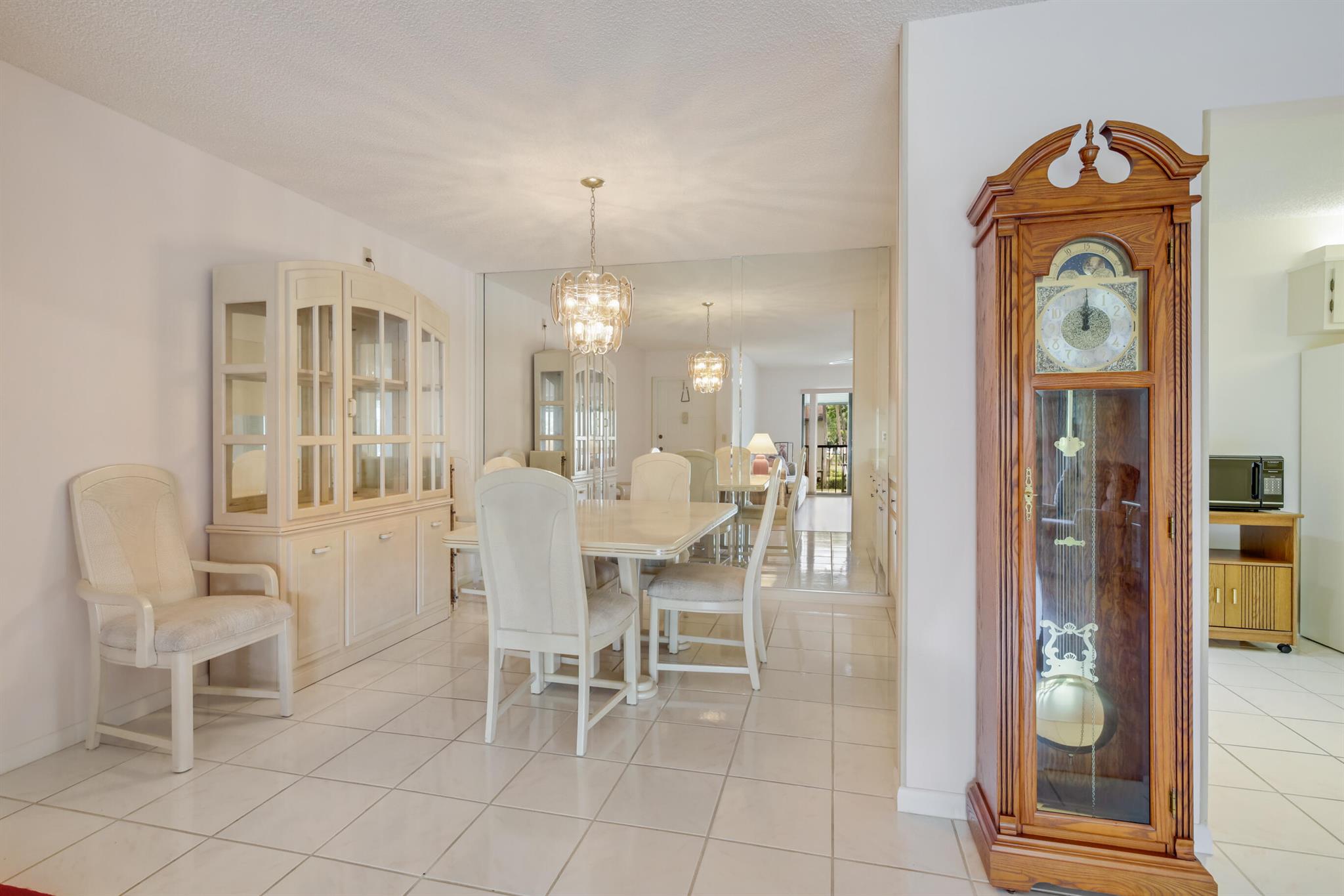 715 Sunny Pine Way H2, Greenacres, FL, 33415/$249,900 2 715 Sunny Pine Way H2