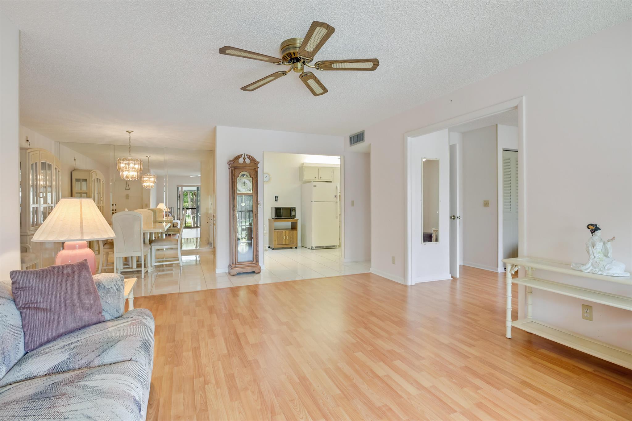 715 Sunny Pine Way H2, Greenacres, FL, 33415/$249,900 1 715 Sunny Pine Way H2