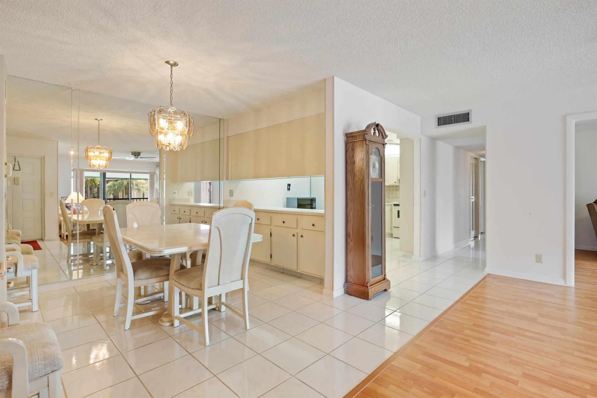 715 Sunny Pine Way H2, Greenacres, FL, 33415/$249,900 3 715 Sunny Pine Way H2
