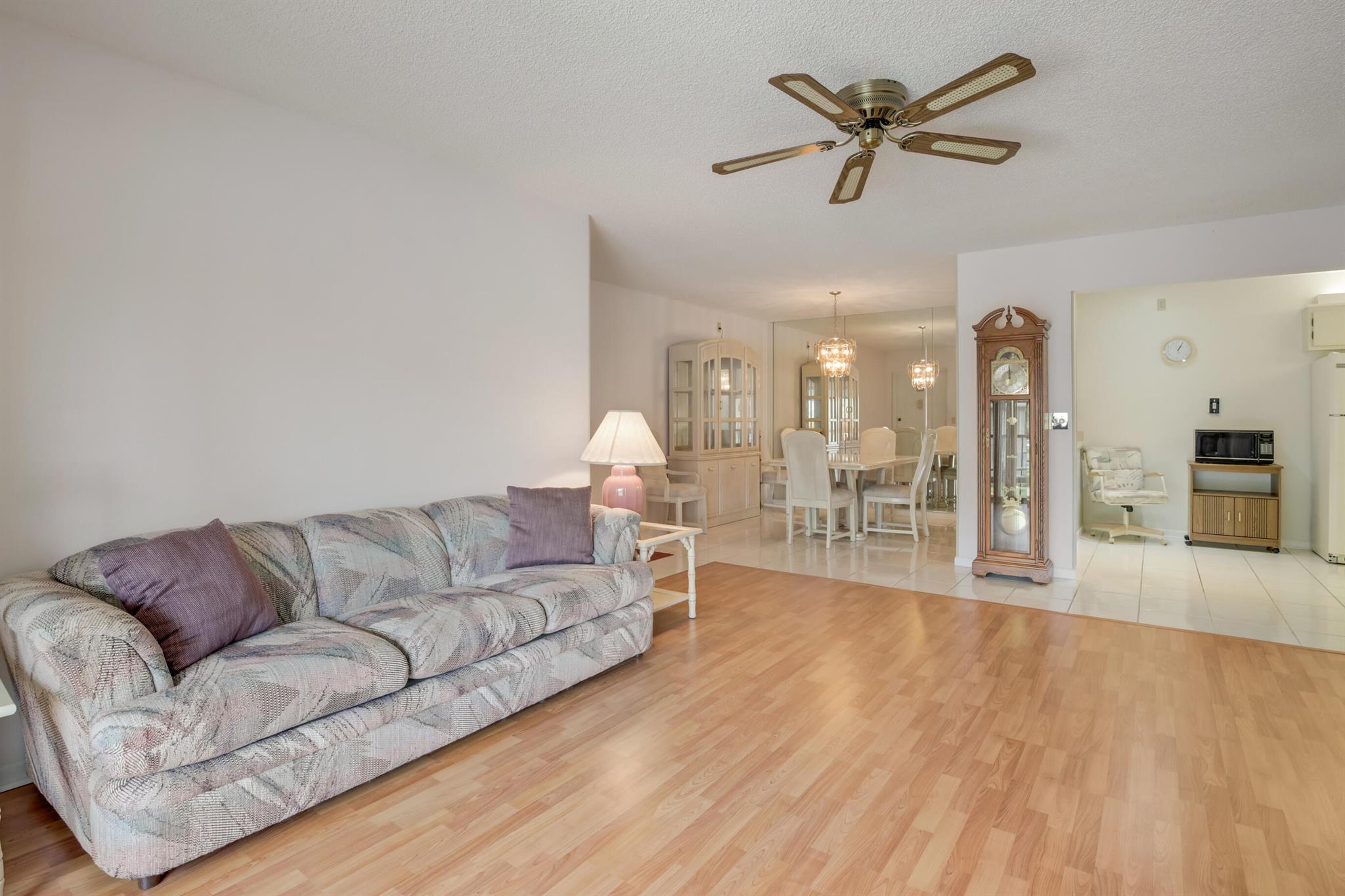 715 Sunny Pine Way H2, Greenacres, FL, 33415/$249,900 4 715 Sunny Pine Way H2