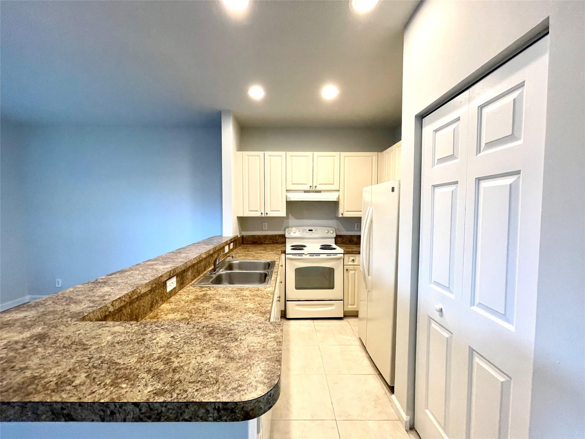 CORAL PARK TOWNHOMES WEST - Residential