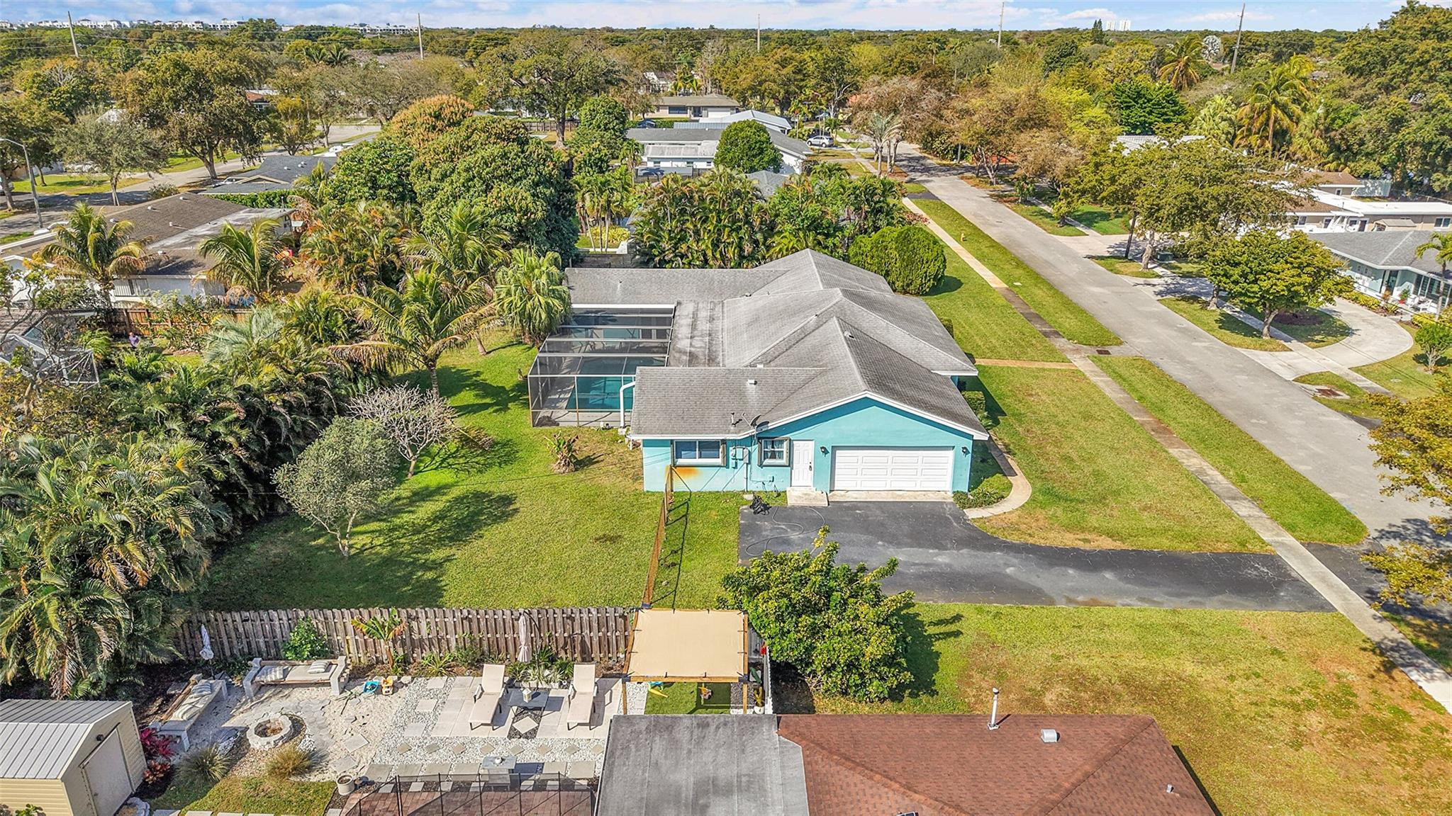 Plantations Secluded Gard - Residential