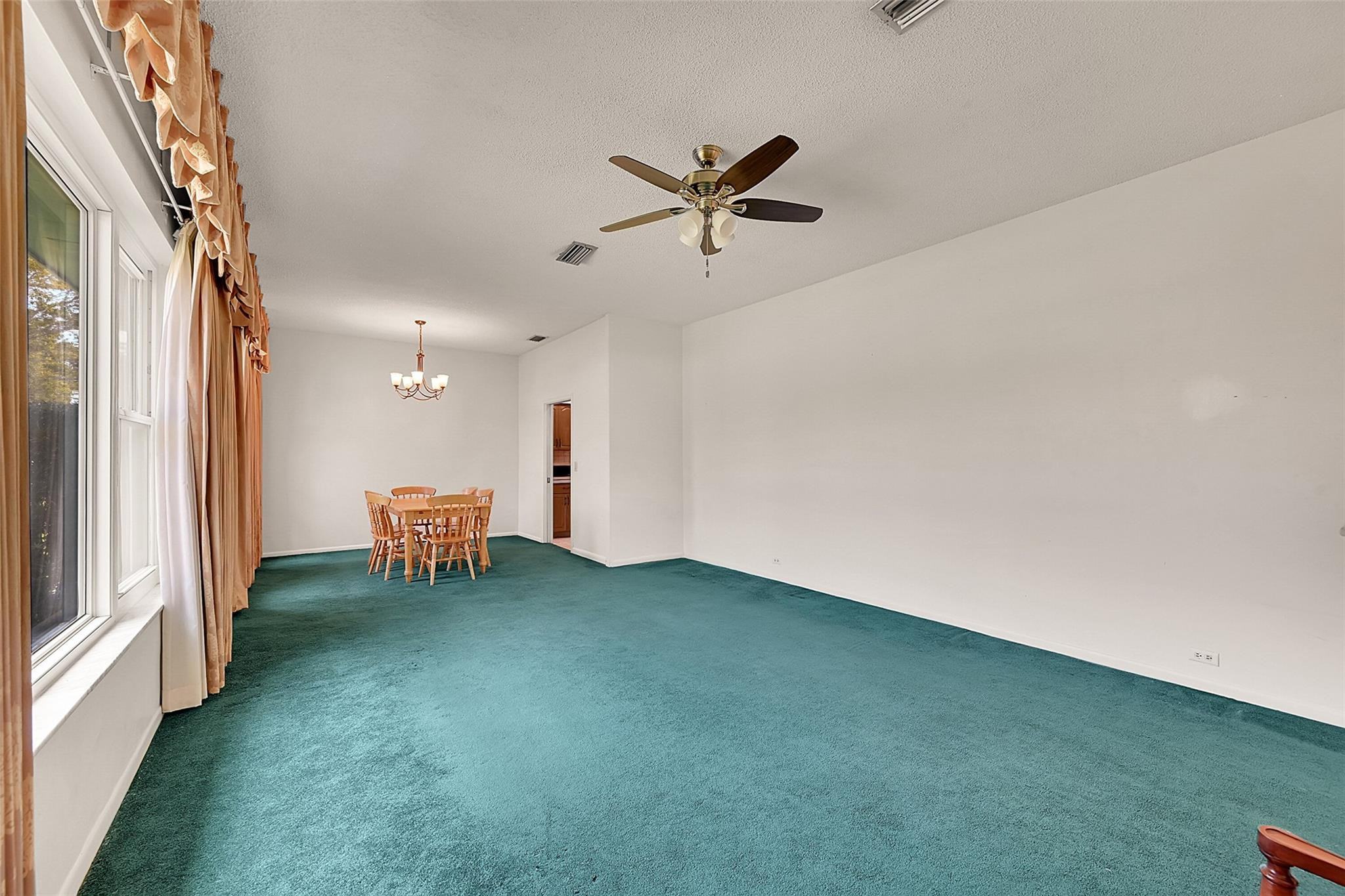 Plantations Secluded Gard - Residential