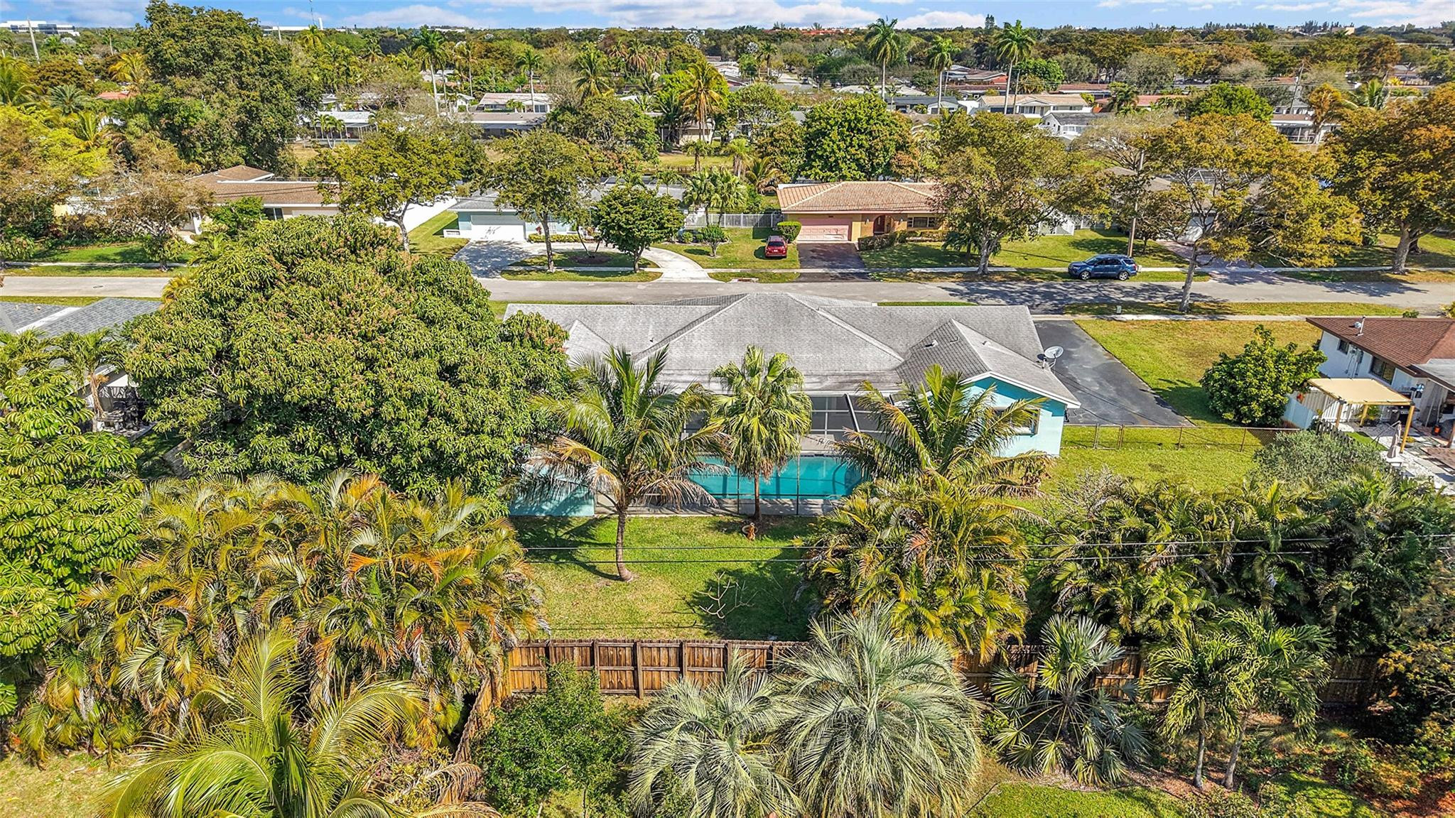 Plantations Secluded Gard - Residential