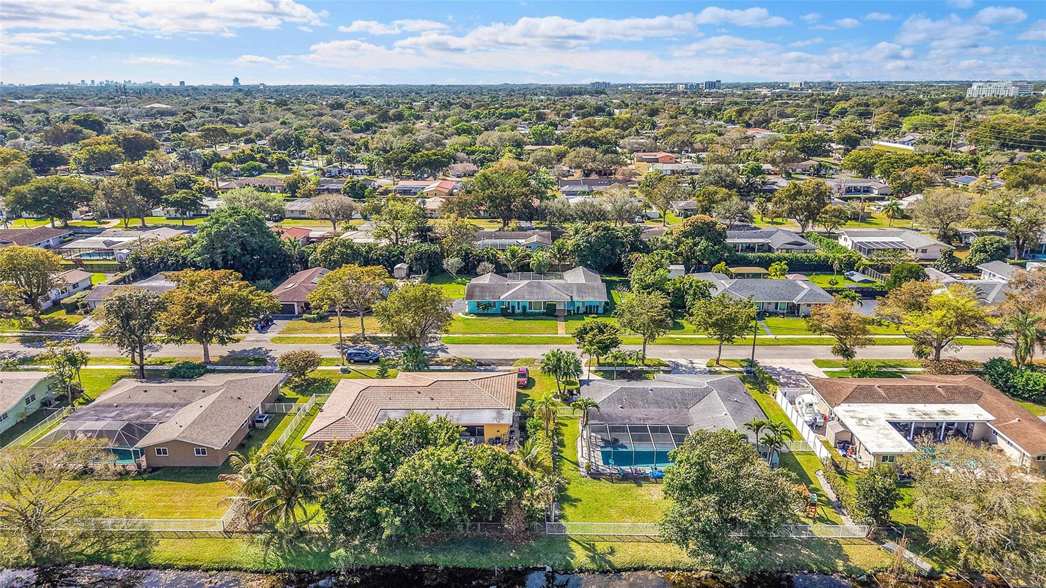 Plantations Secluded Gard - Residential