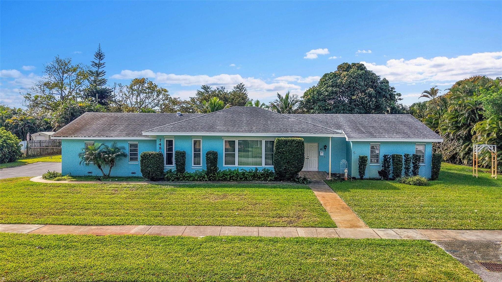 Plantations Secluded Gard - Residential