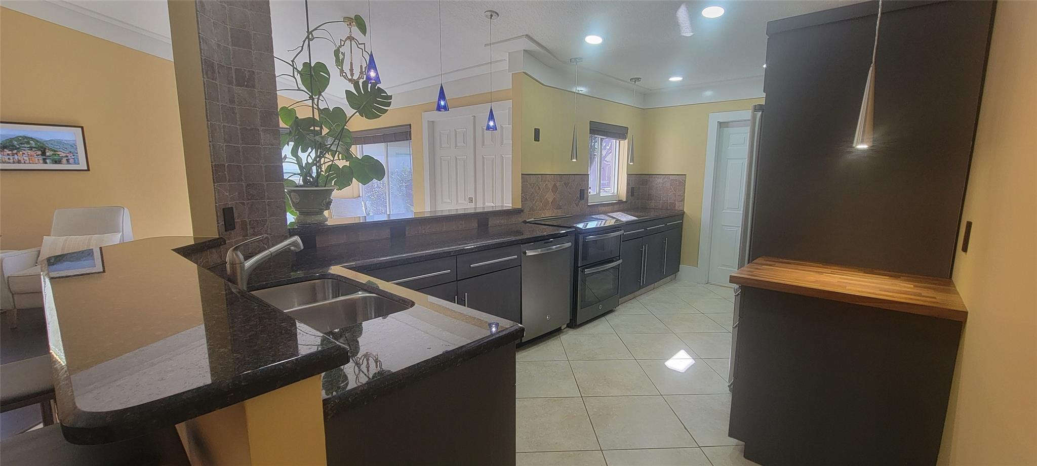 Arboretum 148-22 B - Residential