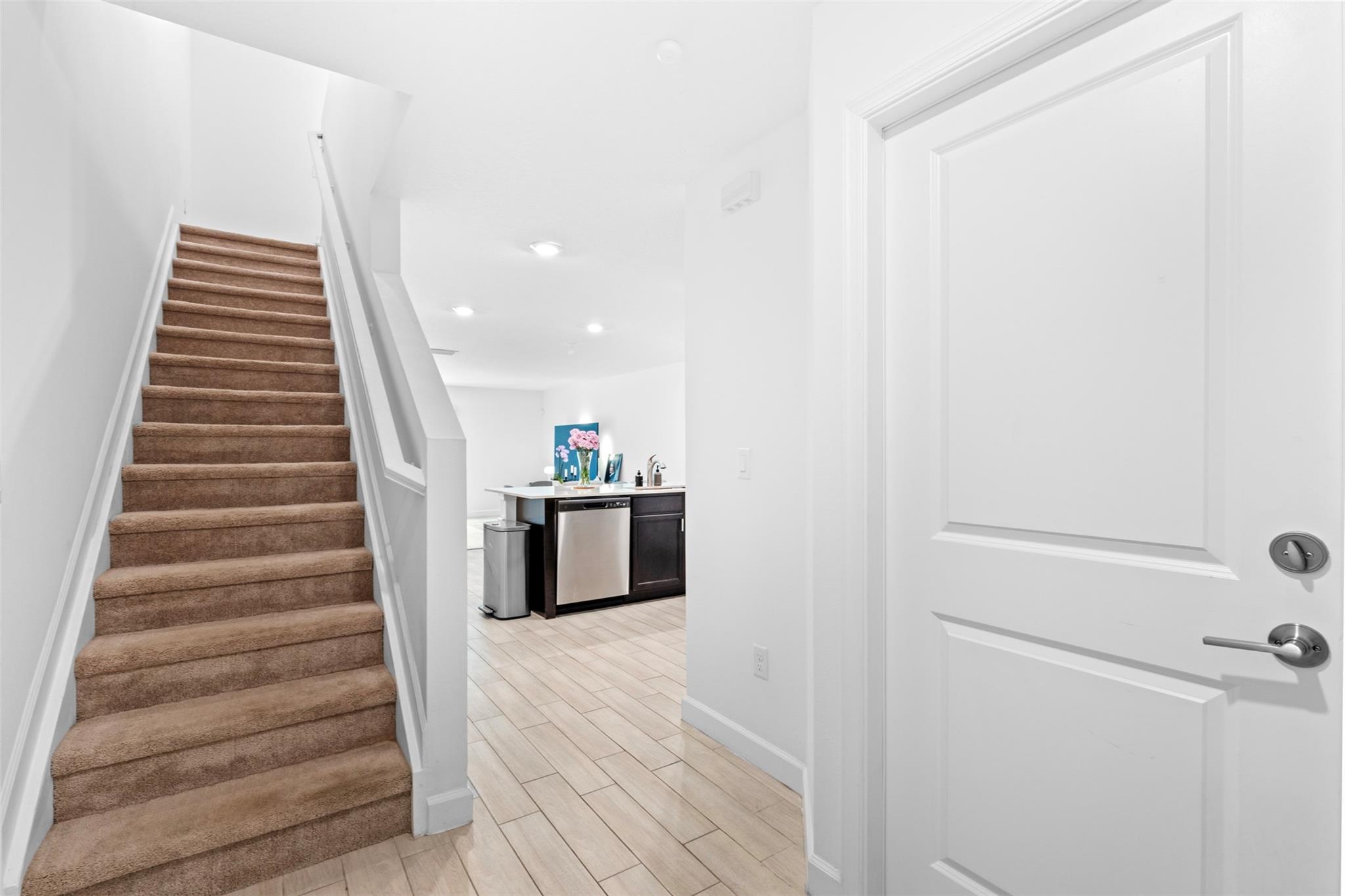 6005 WOODS EDGE CIR