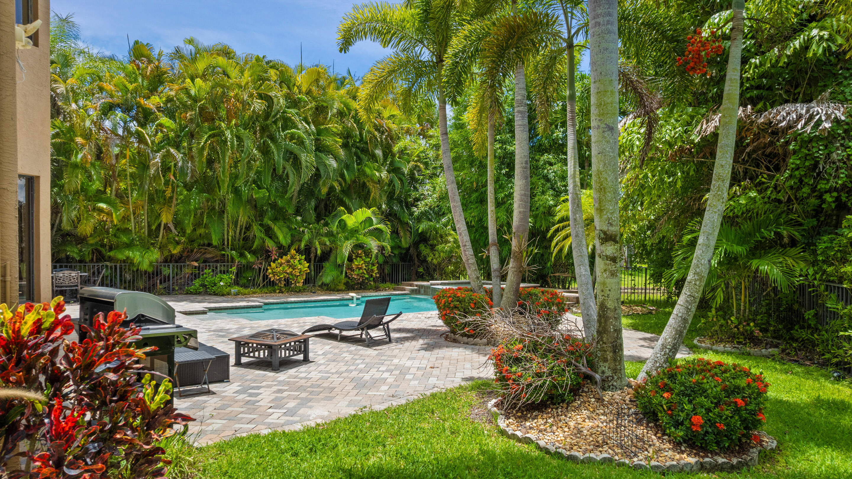 3501 COLLONADE Drive