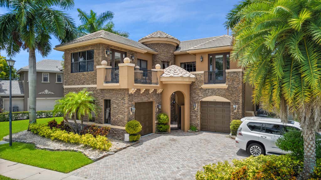 Photo of 3501 COLLONADE Drive, Wellington, FL 33449 (MLS # B26055660)