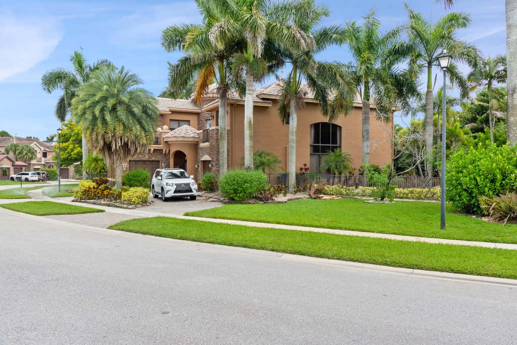 Photo of 3501 COLLONADE Drive, Wellington, FL 33449 (MLS # B26055660)