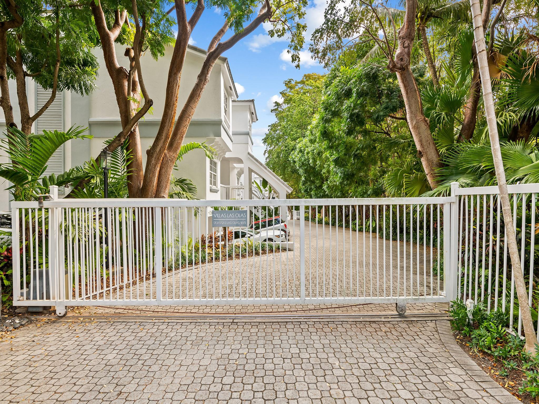 VILLAS LAS OLAS - Residential