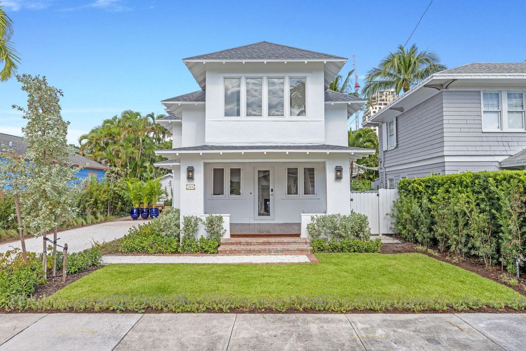 Photo of 313 Vallette Way, West Palm Beach, FL 33401 (MLS # R11143321)