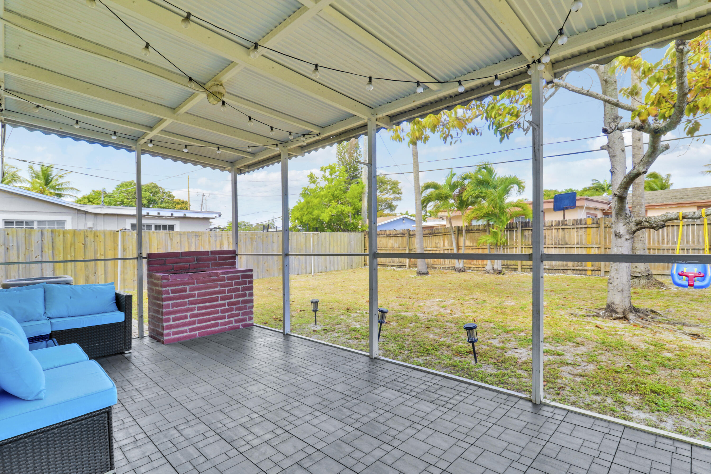 BONNIE LOCH - Residential