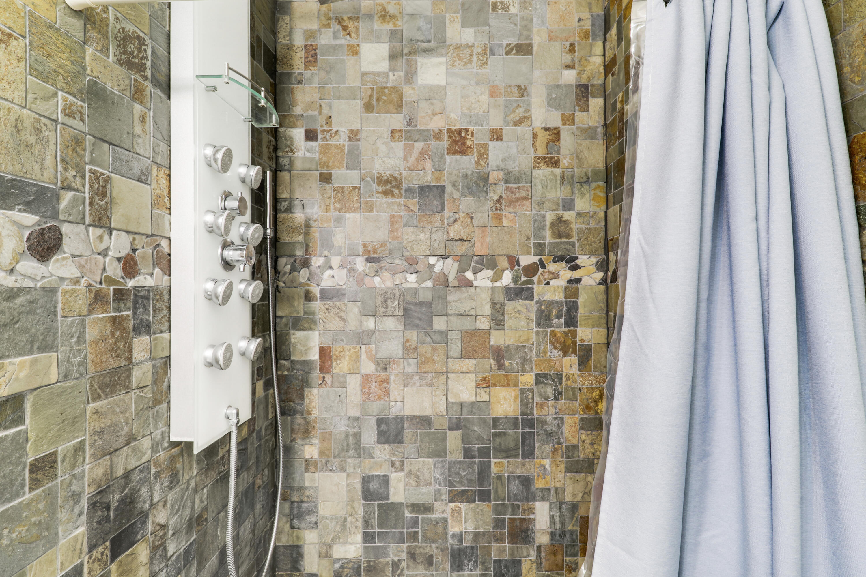 BONNIE LOCH - Residential