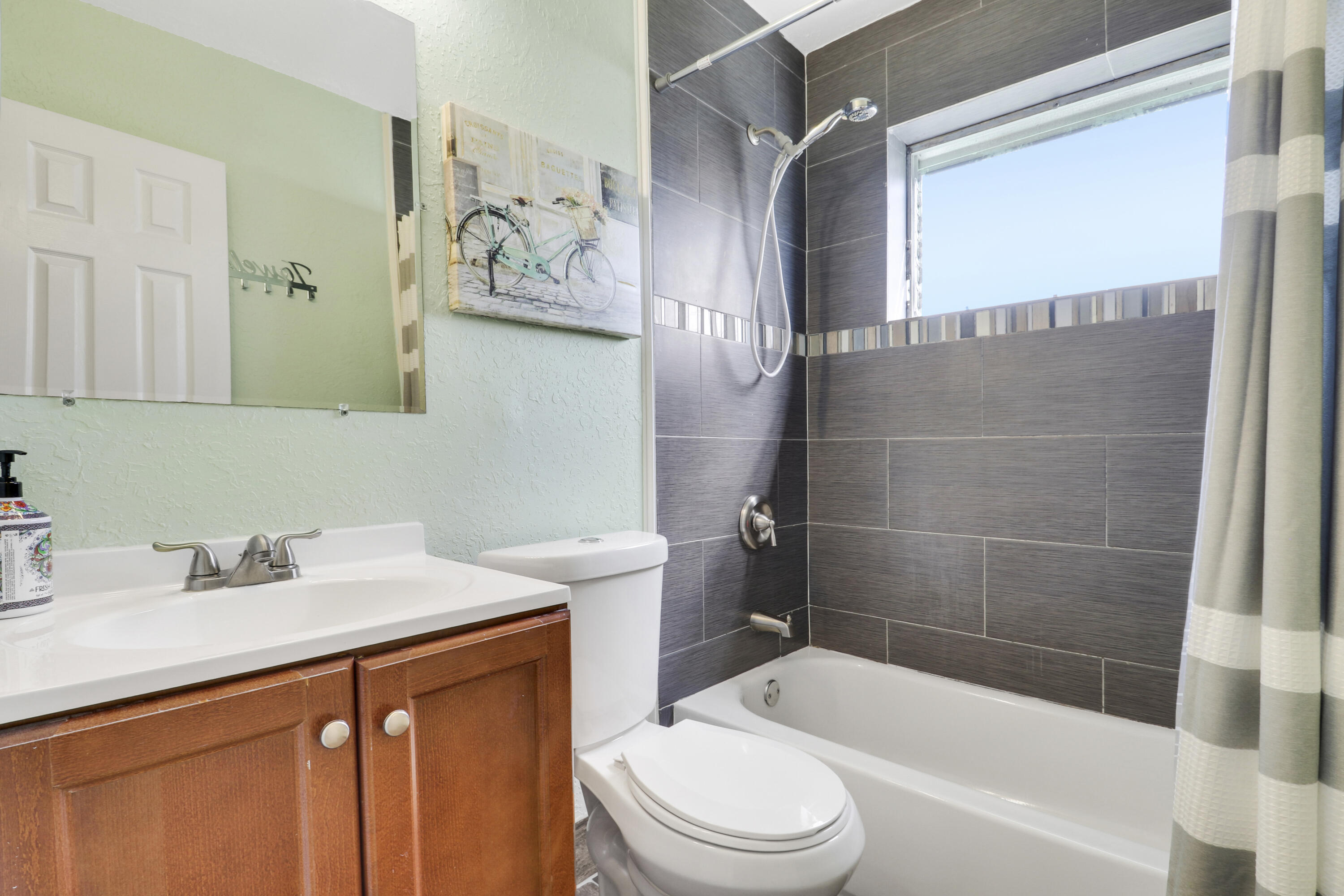 BONNIE LOCH - Residential