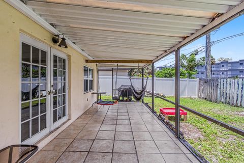 Tiny photo for 3201 Liberty Street, Hollywood, FL 33021 (MLS # B26045016)